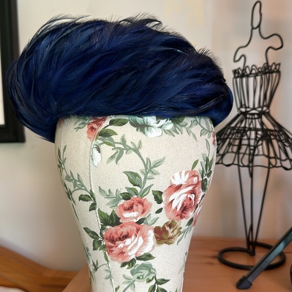 VINTAGE LADIES FEATHER HAT /Pillbox Likely from 30’s - 60’s ROYAL BLUE EUC - Picture 5 of 7